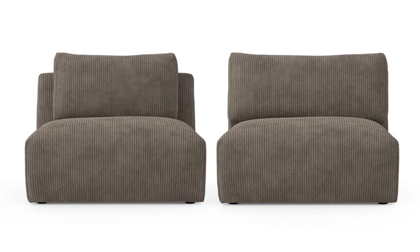Två bruna Free soffmoduler står bredvid varandra för att visa skillnaden mellan en ryggplymå på 70 cm och en på 90 cm