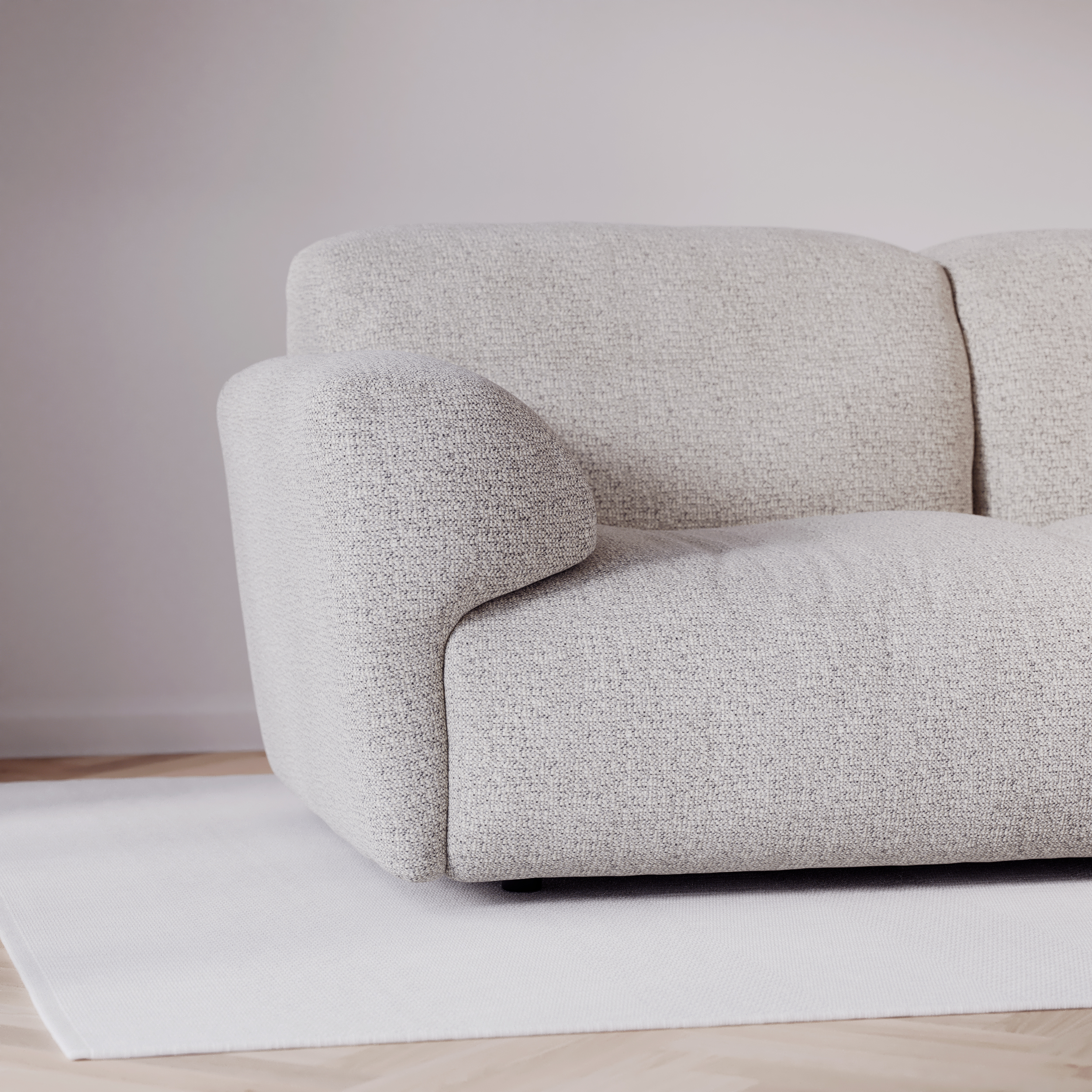 En närbild på  armstödet i mjuka former på Bobby soffa