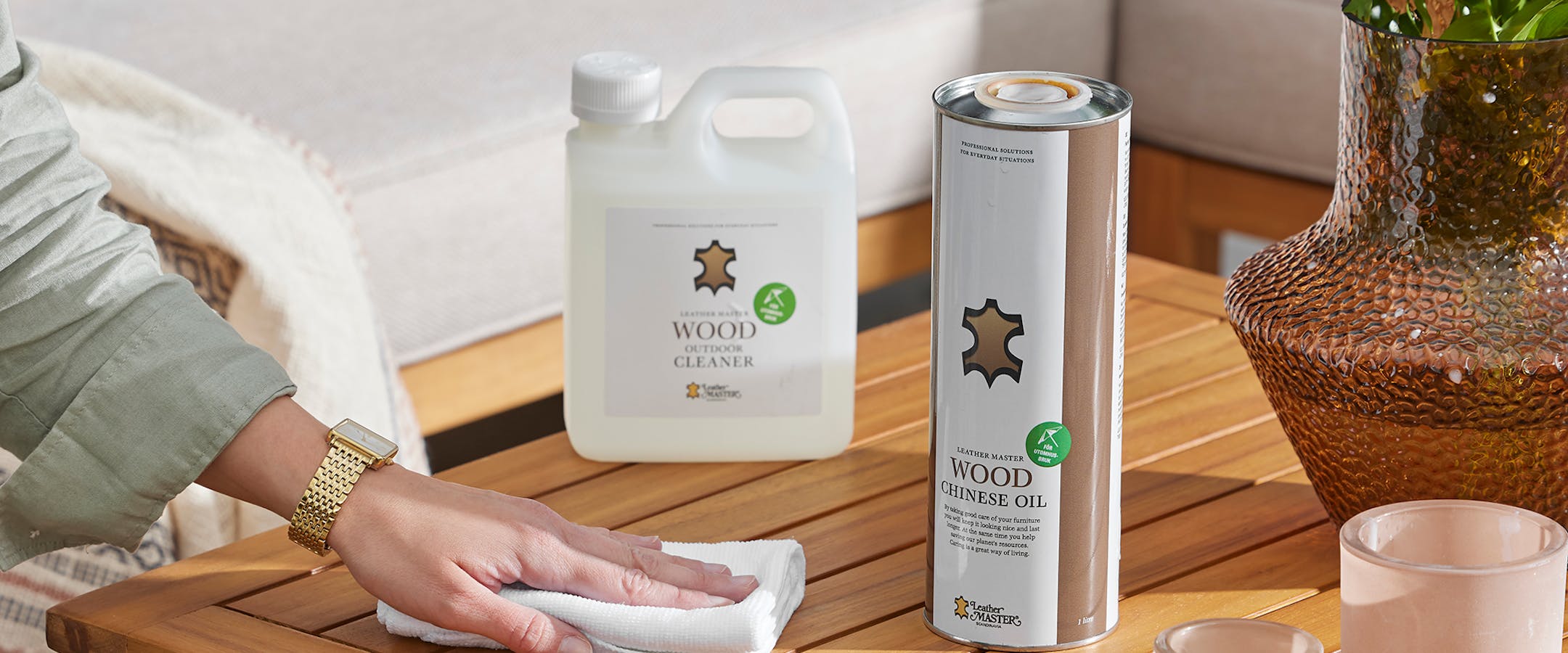 en video som visar hur du oljar och skyddar dina utemöbler