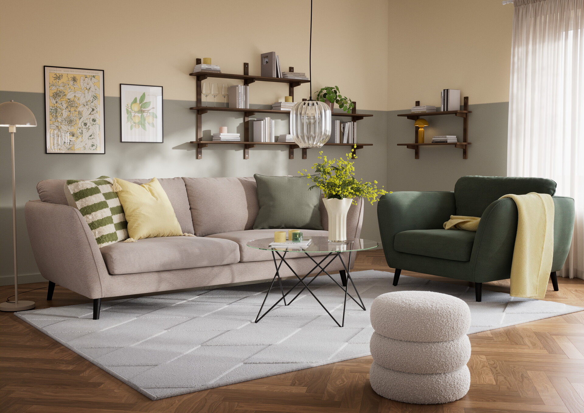 En beige soffa med färgglada kuddar och en grön fåtölj i samma stil står i ett vardagsrum med väggar i grönt och gult.