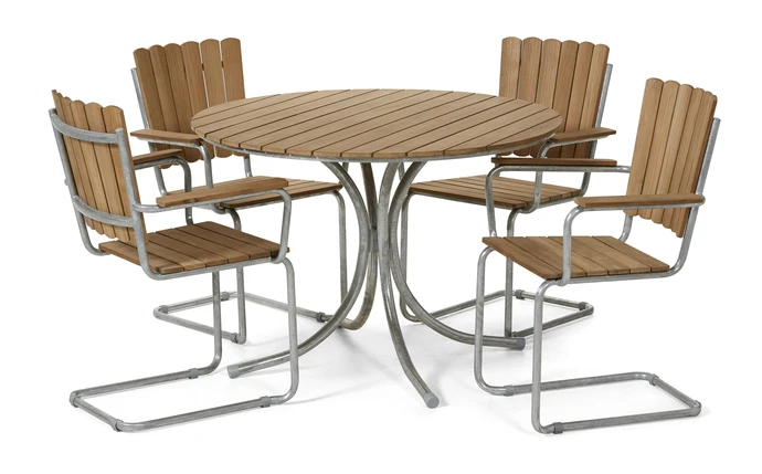 Mölle, Utegrupp med bord och 4 karmstolar