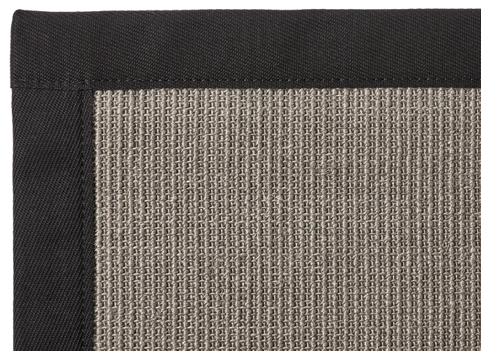 Pluto, Måttbeställd matta grå, bandad kant. Pris/Kvm