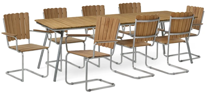 Mölle, Utegrupp med bord och 8 karmstolar