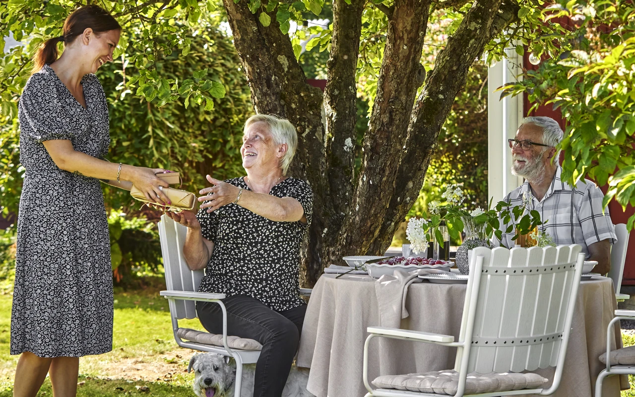 Kullavik - Utegrupp med bord och 4 karmstolar - inspiration