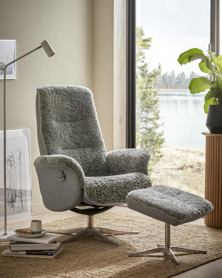 Ullrik, Fåtölj med fotpall