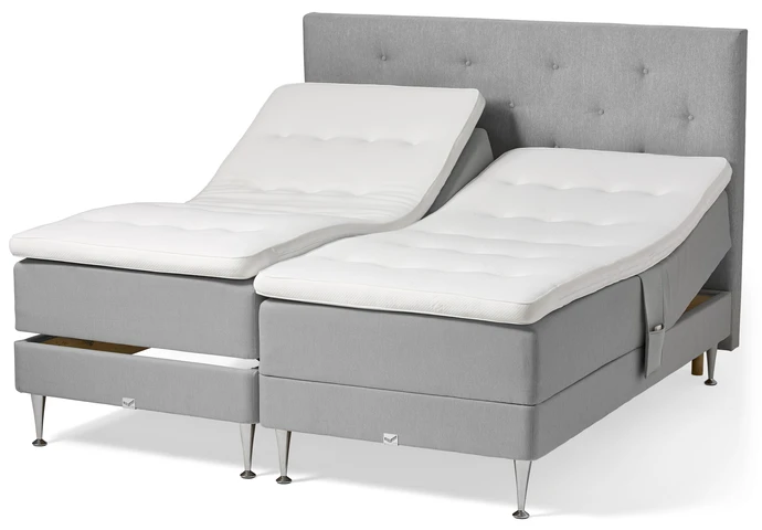 Väderö, Ställbar säng, dubbelsäng med bäddmadrass och sänggavel pikerad