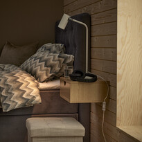 Plint - Vägghängt sängbord, B 40 cm - inspiration