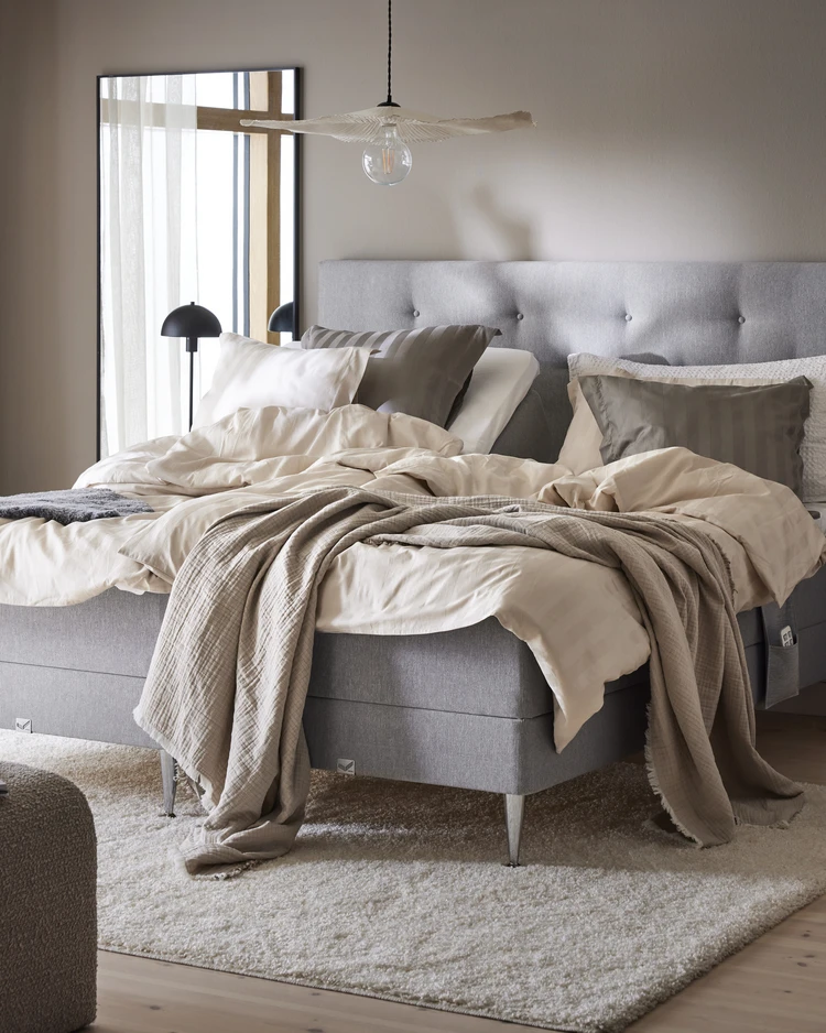 Väderö - Ställbar säng, dubbelsäng med bäddmadrass och sänggavel pikerad - inspiration
