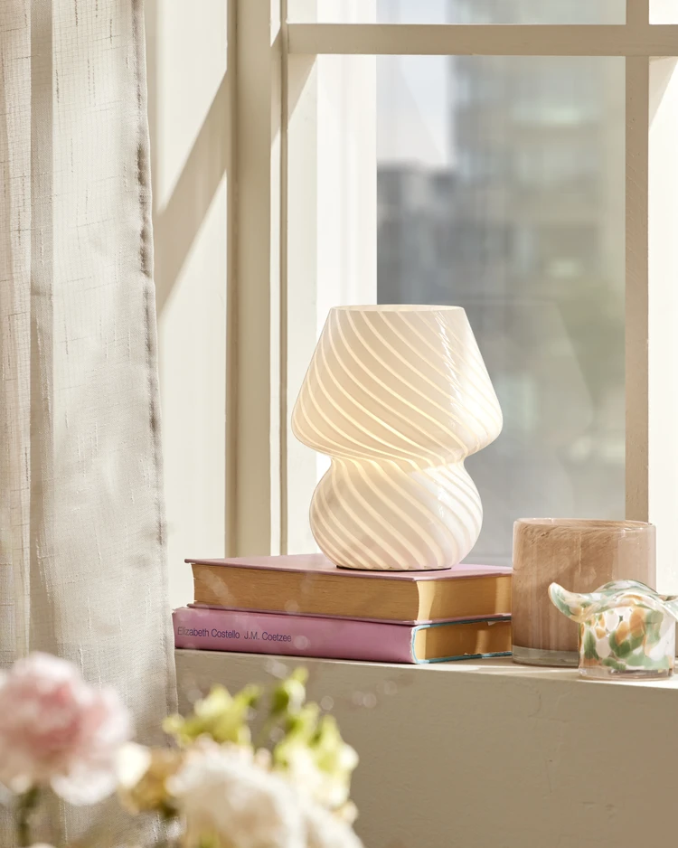 Otis - Bordslampa, H18 Ø15 cm - inspiration