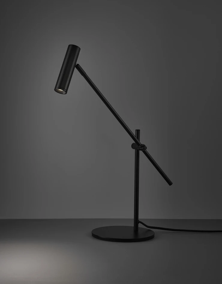 Storm - Bordslampa, H55 B18 cm - Svart