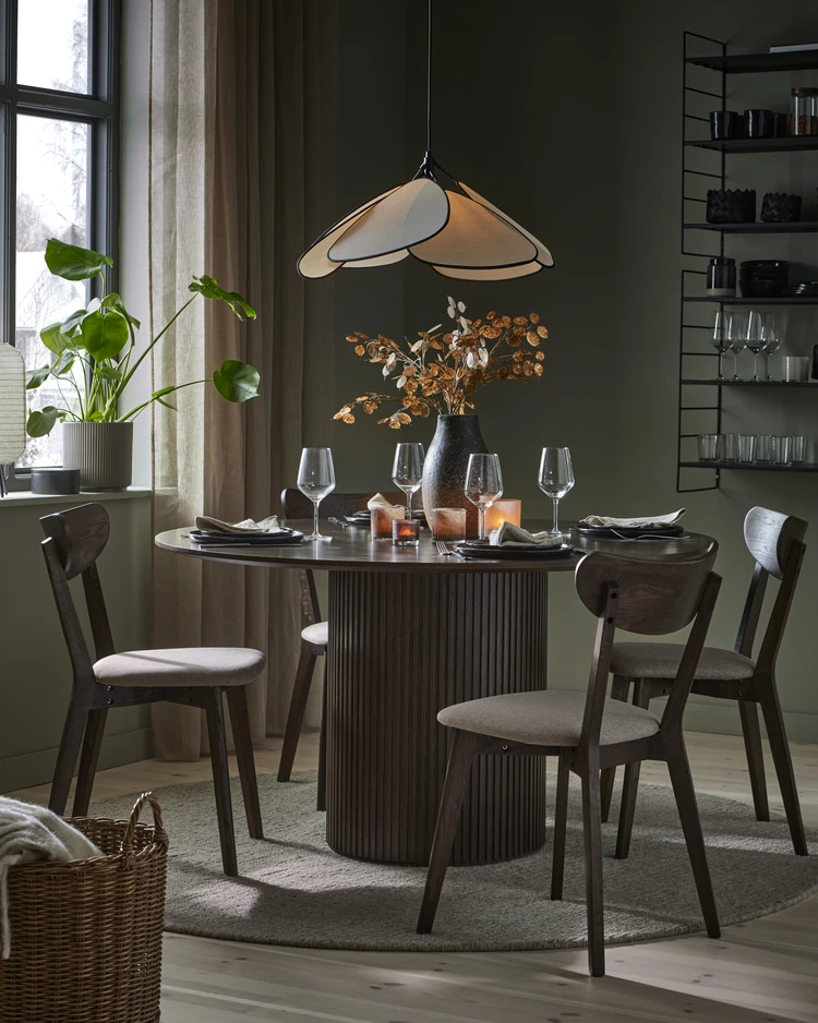 Astrid - Matgrupp med 4 stolar Ludvig - inspiration