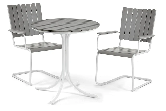 Kullavik, Utegrupp med bord och 2 karmstolar