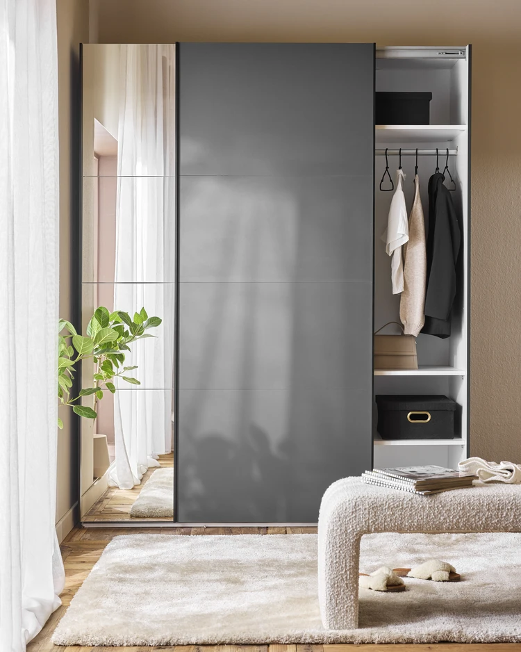 Catania - Garderob med 1 skjutdörr i trä & 1 skjutdörr med spegel, 2 klädstänger/hyllplan ingår 178,5x62x220,5 cm - inspiration