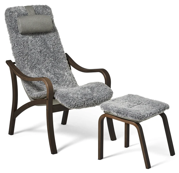 Anne, Fåtölj med fotpall