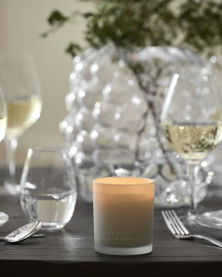 Serenity - Doftljus, Grapefruit Cassis, brinntid 48 h - inspiration
