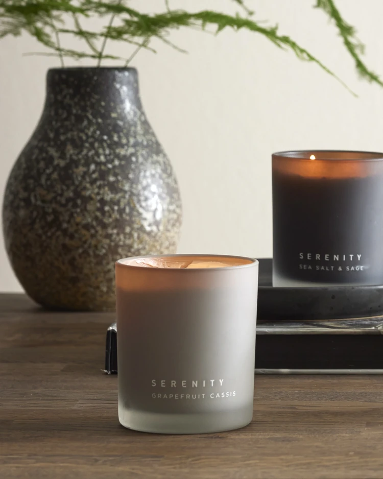 Serenity - Doftljus, Grapefruit Cassis, brinntid 48 h - inspiration