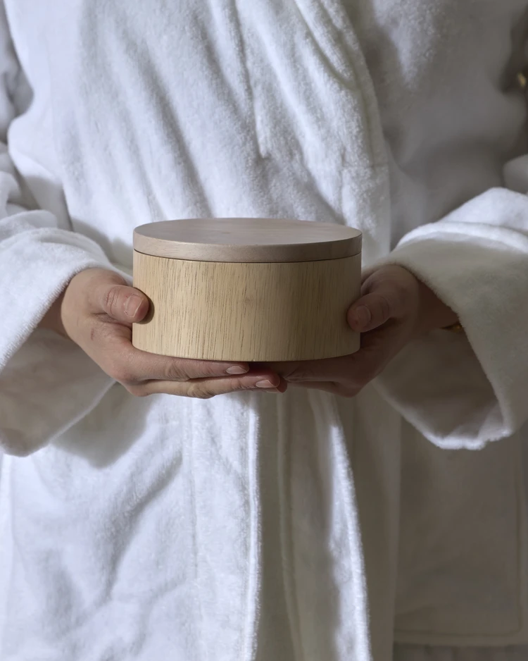 Lignum - Doftljus, Japanse Honeysuckle, brinntid 18 h - inspiration