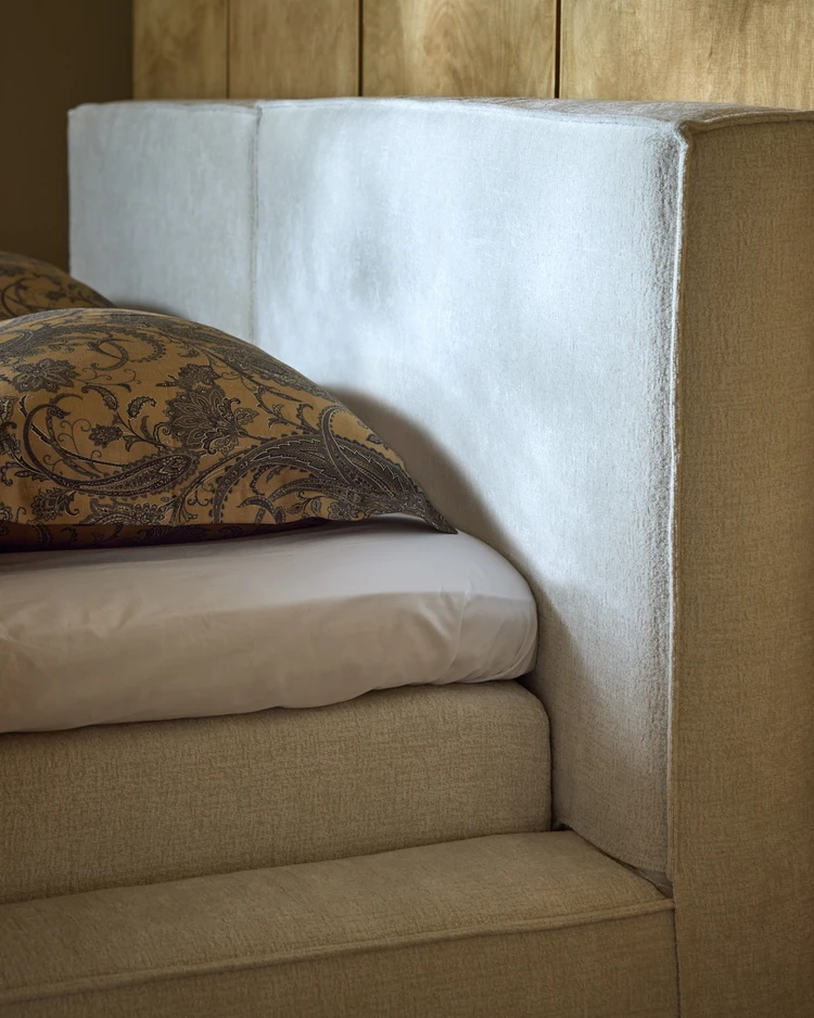 Delux Sign - Sängram inkl. gavel med resårkassett Delux Sense och bäddmadrass Sense, dubbelsäng, bäddmått 180 cm - inspiration