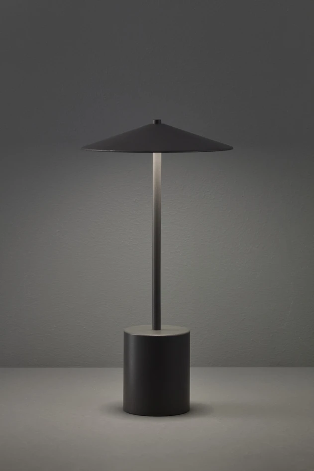 Acke  - Portabel bordslampa, H33 Ø17 cm - Grå