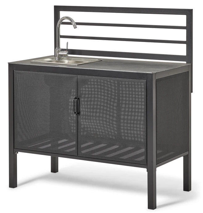 Utö, Utekök, del med ho och kran samt dörrar i textilväv