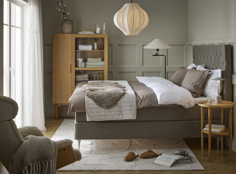 Asperö - Kontinentalsäng, dubbelsäng med bäddmadrass, sängben och sänggavel pikerad - inspiration