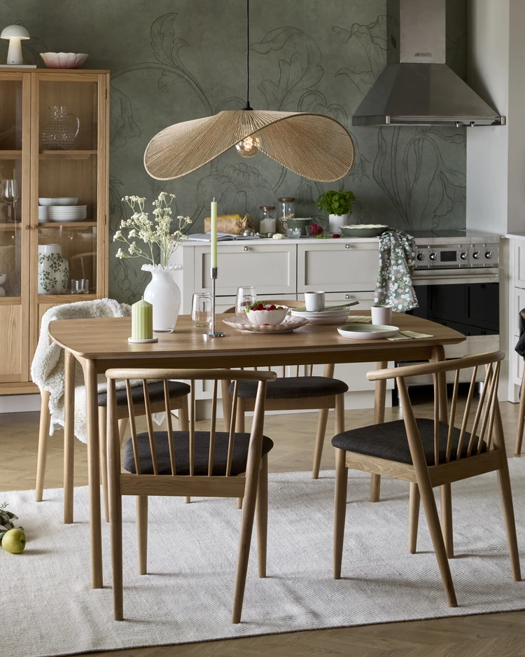 Nashua - Matgrupp med 4 stolar Sixten - inspiration