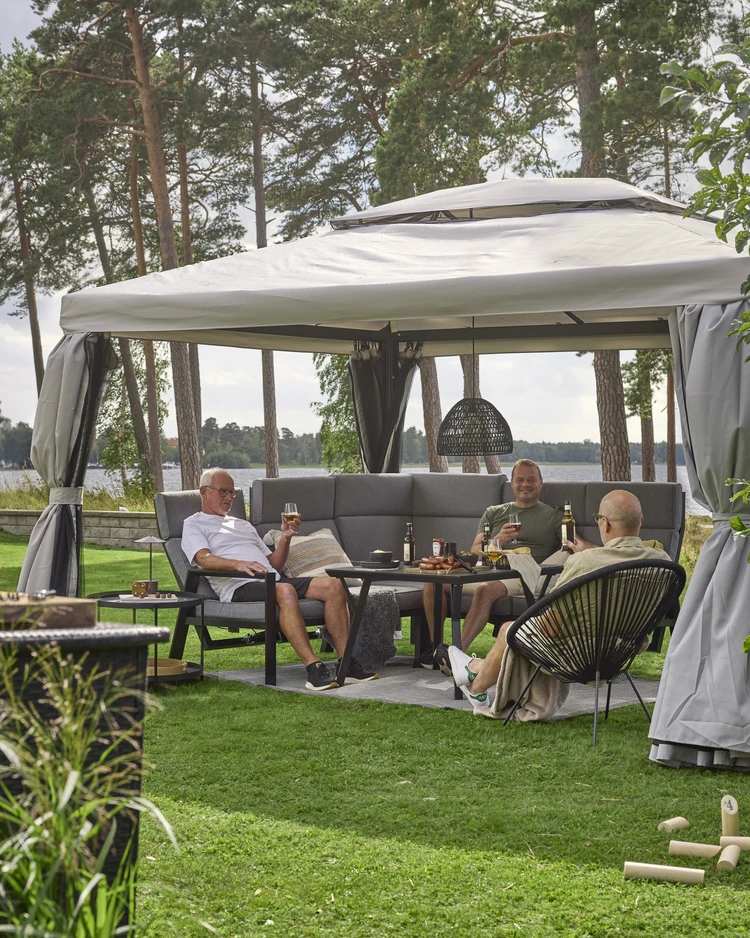 Cosmopol - Utegrupp, soffa med reclinerfunktion och bord - inspiration