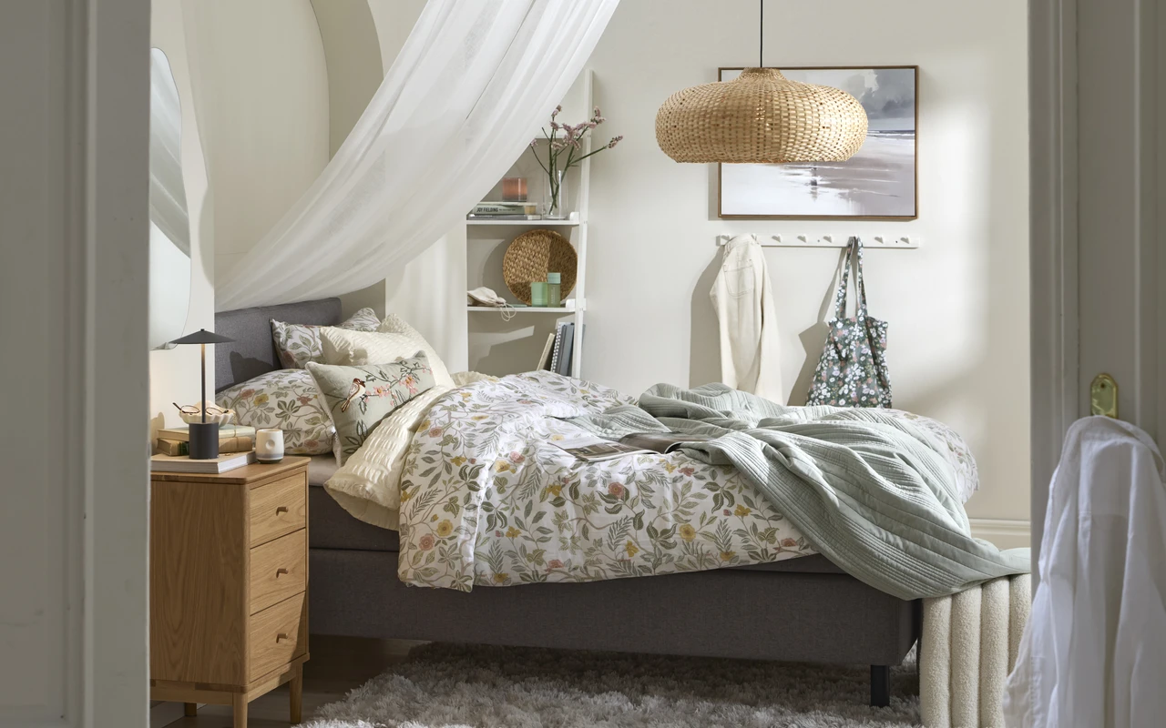 Tova - Sängbord med 3 lådor, 40x37x70 cm - inspiration