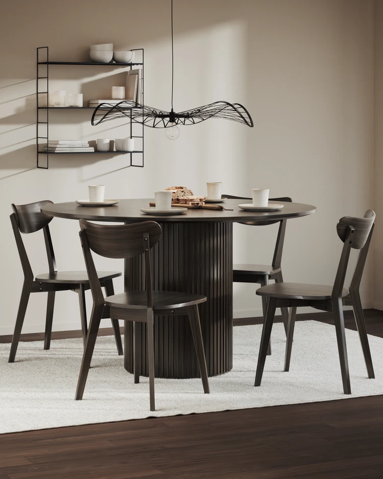 Astrid - Matgrupp med 4 stolar Ludvig - inspiration