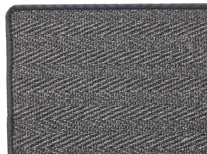 Zeta, Måttbeställd matta antracit, langetterad kant. Pris/Kvm