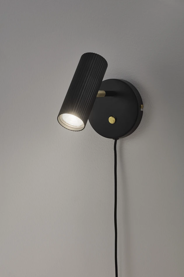 Hubble - Vägglampa, B12 H15 cm - Svart