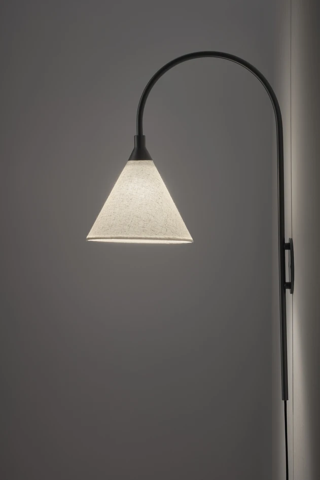 Thilda - Vägglampa L36.5 H63 cm - Svart