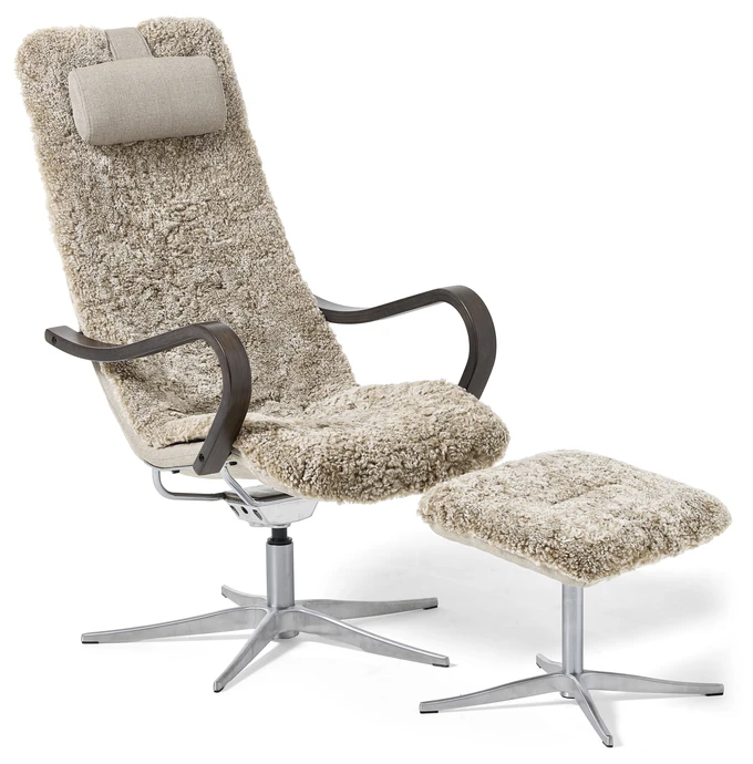 Anne, Fåtölj med fotpall