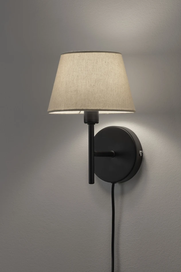 Adina - Vägglampa H26 B18 cm - Svart