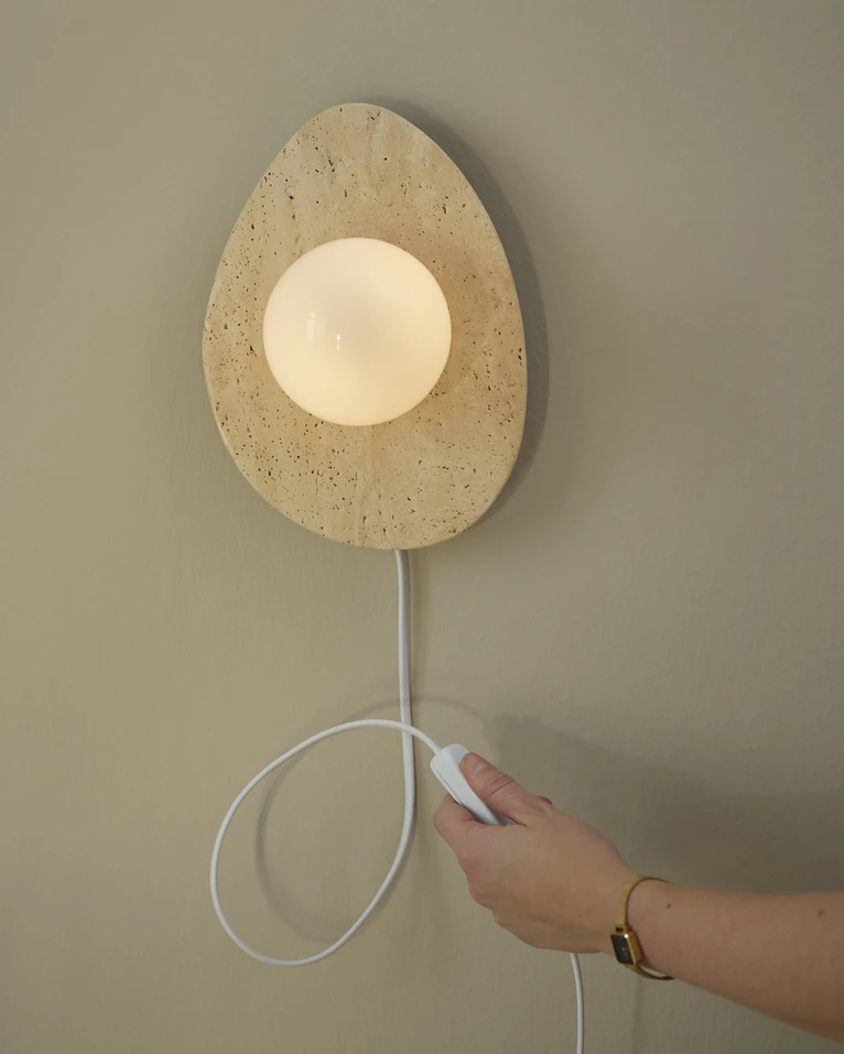 Tone, Vägglampa H24,5 B17 cm