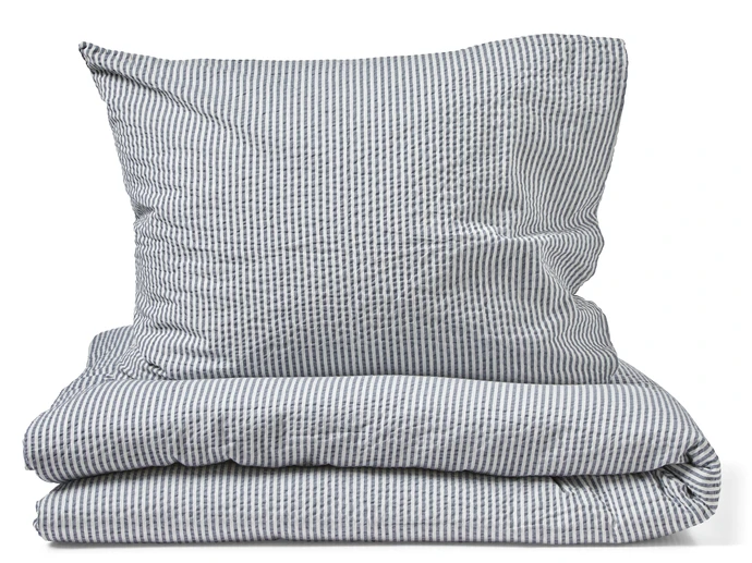 Madicken, Påslakanset i garnfärgad vävd bäckebölja