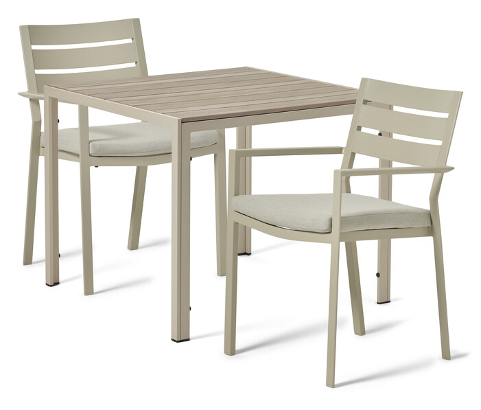 Village/Arrow - Utegrupp med bord och 2 karmstolar - Beige