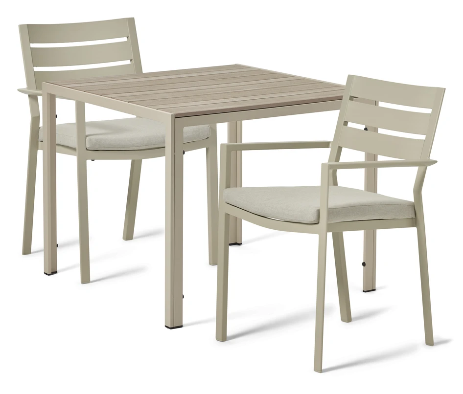 Village/Arrow - Utegrupp med bord och 2 karmstolar - Beige