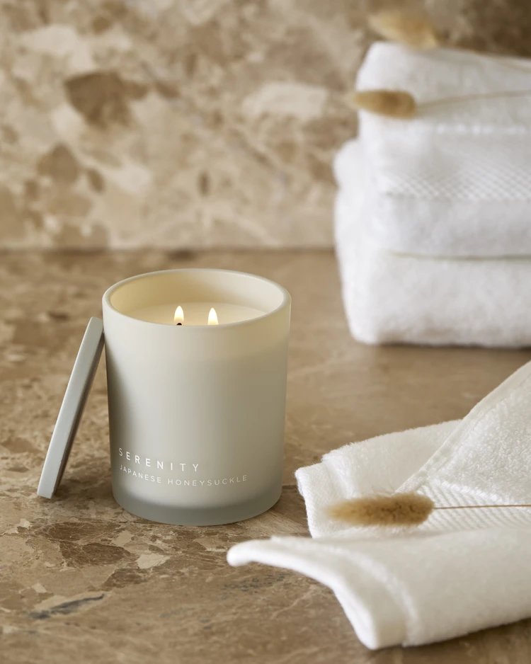Serenity - Doftljus, Japanese Honeysuckle, brinntid 48 h - inspiration
