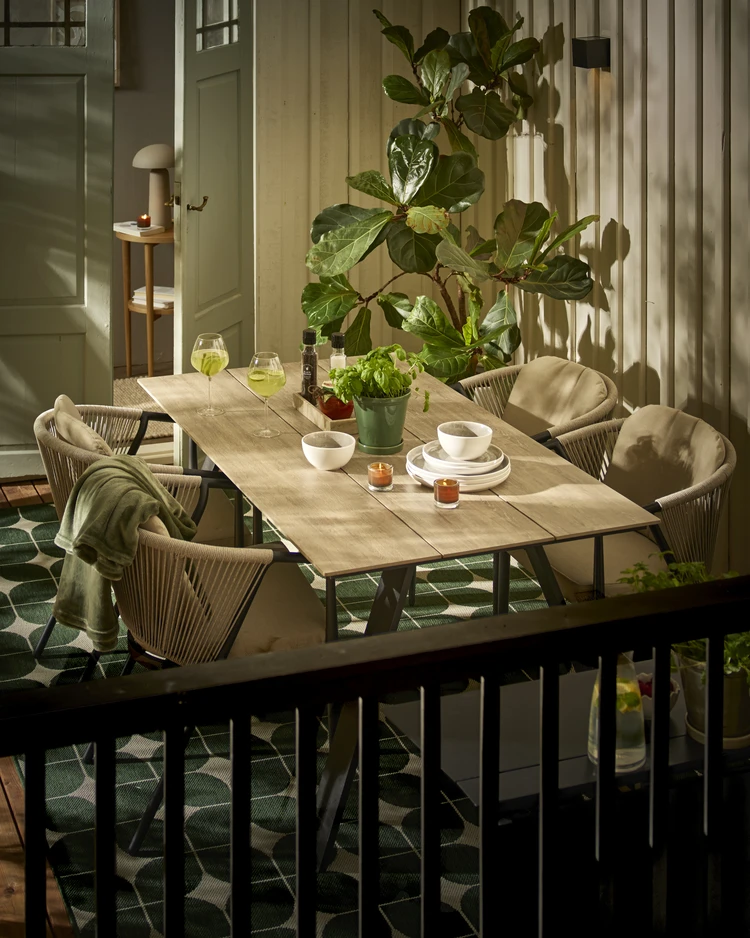 Plaza - Utegrupp med bord och 4 karmstolar - inspiration