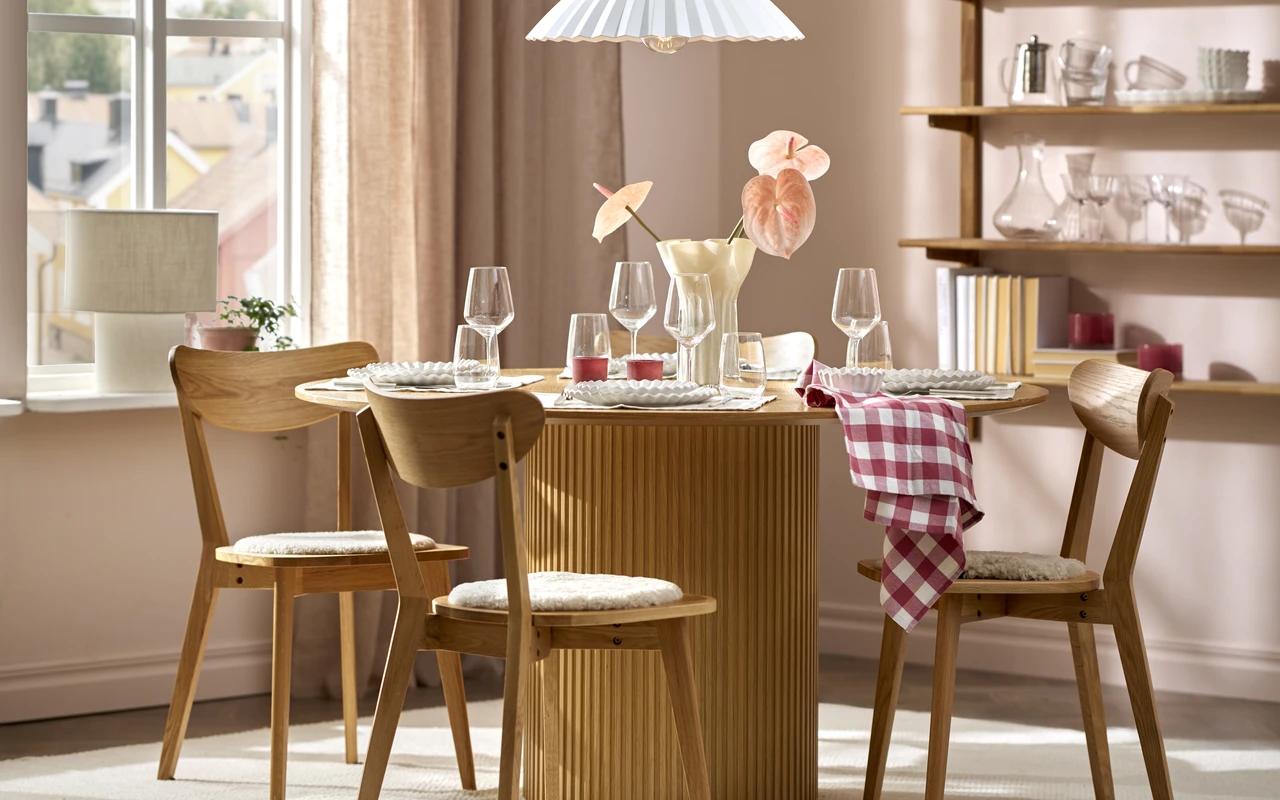 Astrid - Matgrupp med 4 stolar Ludvig - inspiration