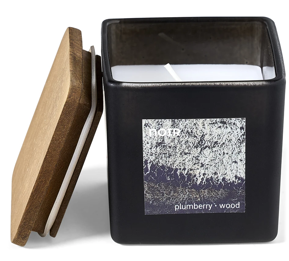 Noir - Doftljus, Plumberry & Wood, brinntid 8h, 60 gr - Svart